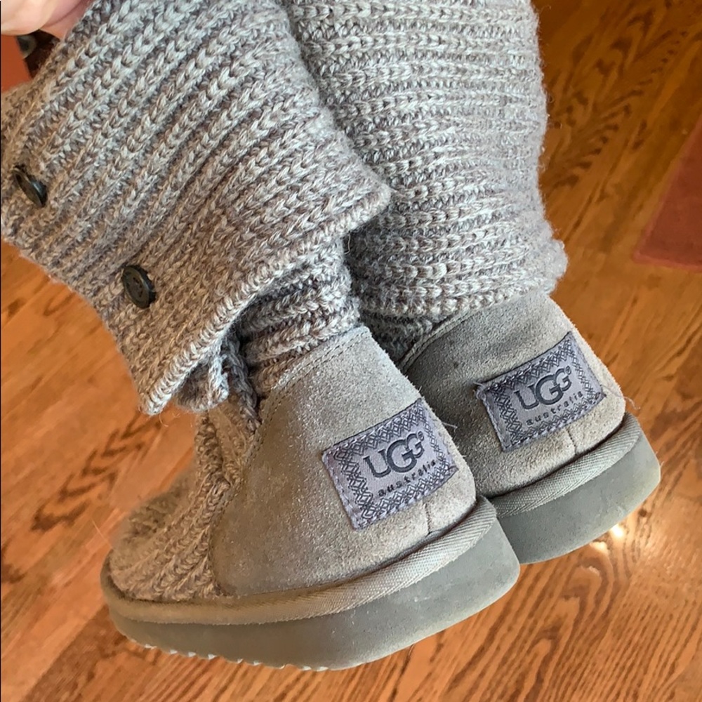 Gray sweater ugg boots